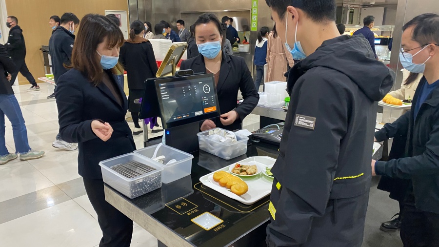 分时营养套餐按需投放，适配片区不同人群作息打造分层膳食服务