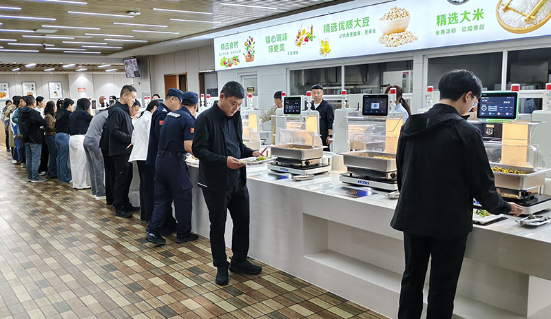 上了智慧食堂，后厨师傅们是不是要失业了